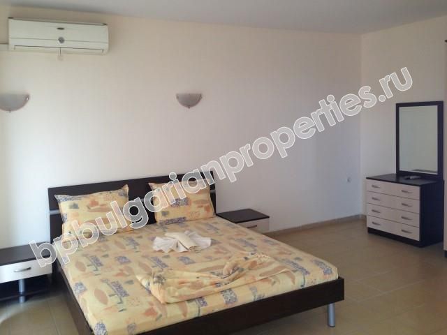 Большая светлая студия на первой линии в Солнечном Береге.