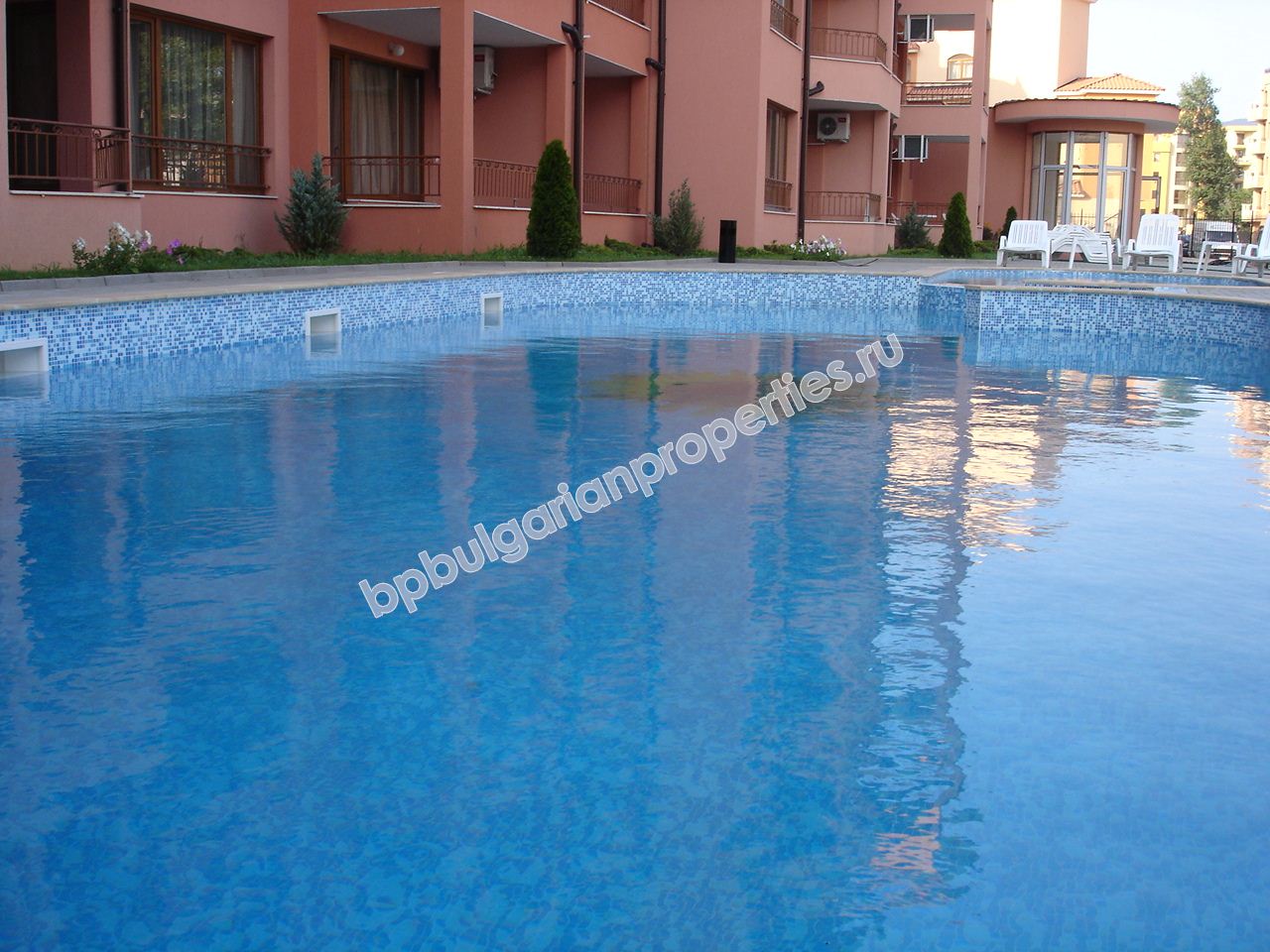 Шикарная двухспальная квартира на продажу в курорте Солнечный Берег