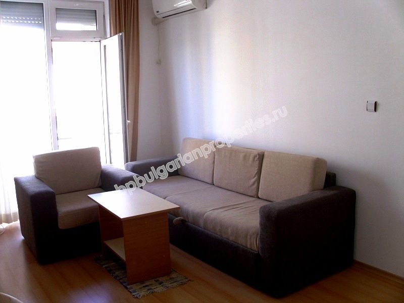 Меблирванная двухкомнатная квартира на продажу в курорте Солнечный Берег